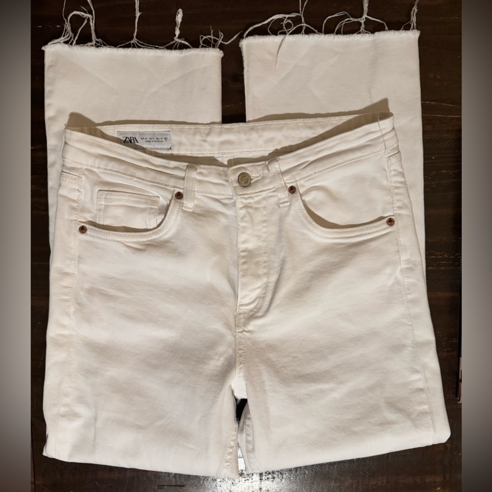 Zara Women's Cropped Frayed White Denim Jeans - Size 8 - Picture 3 of 11